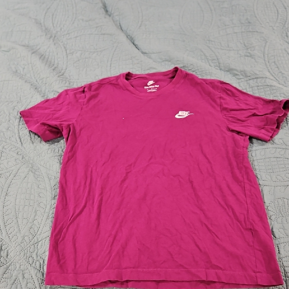 Nike Men's Magenta Short Sleeve Tee